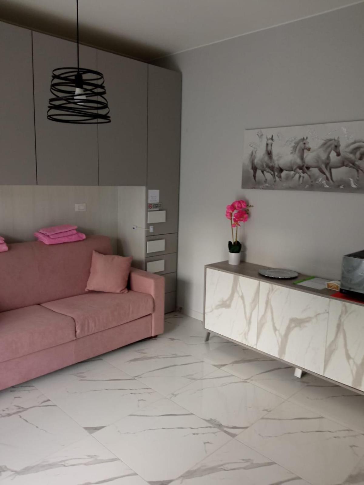 Wh - Cuore Home - Attico Monolocale Con Parcheggio Gratuito - 5 Minuti Dal Centro - Wifi Σαν Ρέμο Εξωτερικό φωτογραφία